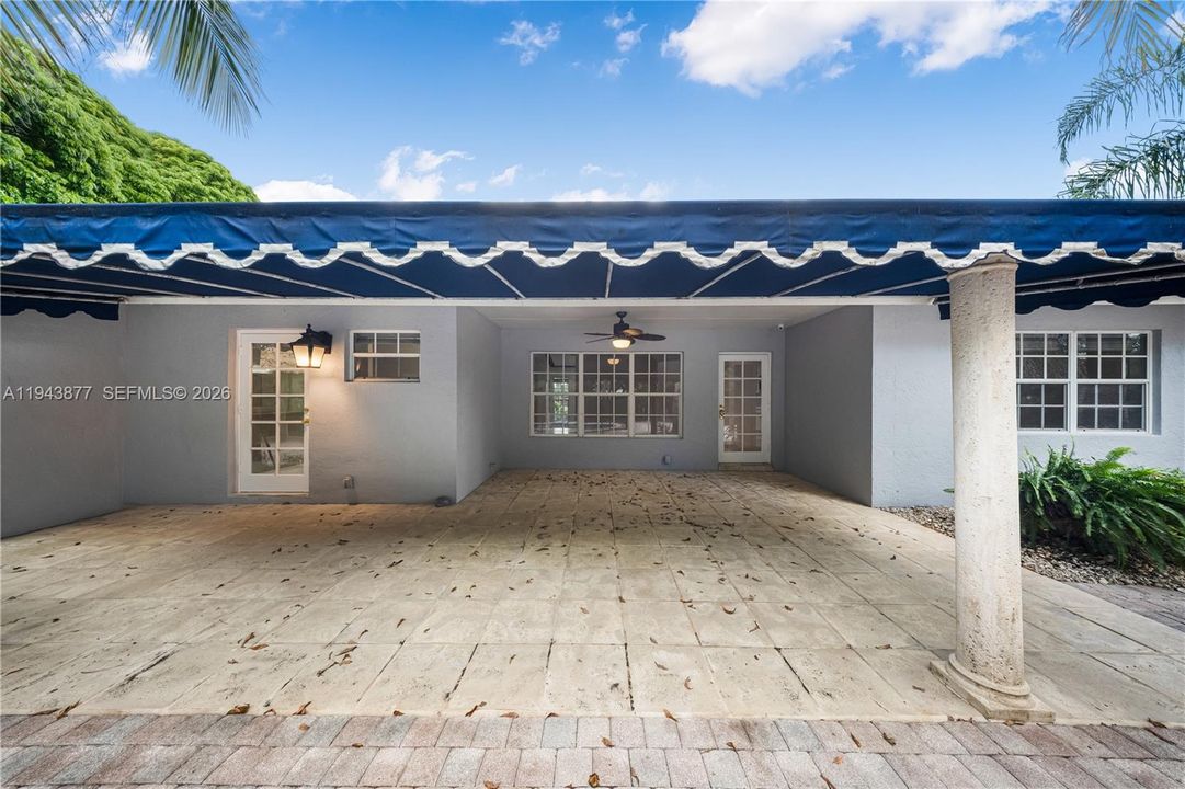 Recently Sold: $850,000 (3 beds, 2 baths, 1968 Square Feet)