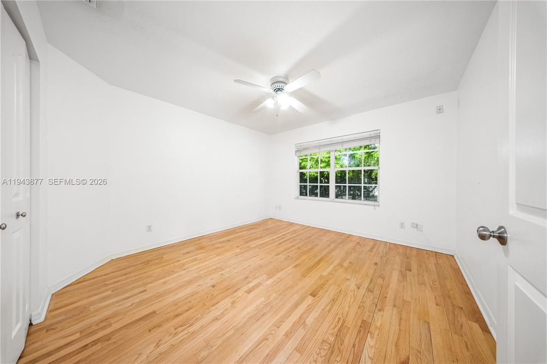 Recently Sold: $850,000 (3 beds, 2 baths, 1968 Square Feet)