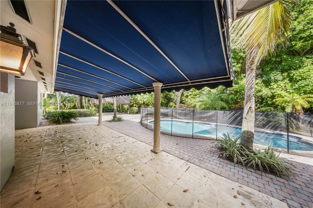 Recently Sold: $850,000 (3 beds, 2 baths, 1968 Square Feet)