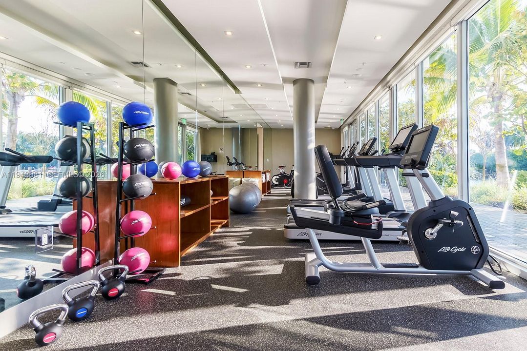 На продажу: $450,000 (0 спален, 1 ванн, 395 Квадратных фут)