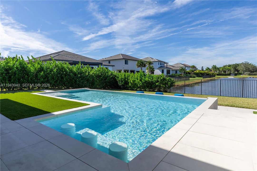 Activo con contrato: $2,490,000 (5 camas, 6 baños, 4314 Pies cuadrados)