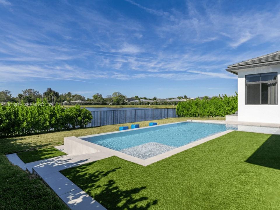 Activo con contrato: $2,490,000 (5 camas, 6 baños, 4314 Pies cuadrados)