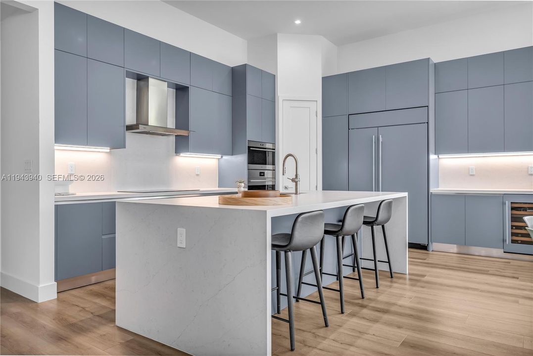 Activo con contrato: $2,490,000 (5 camas, 6 baños, 4314 Pies cuadrados)