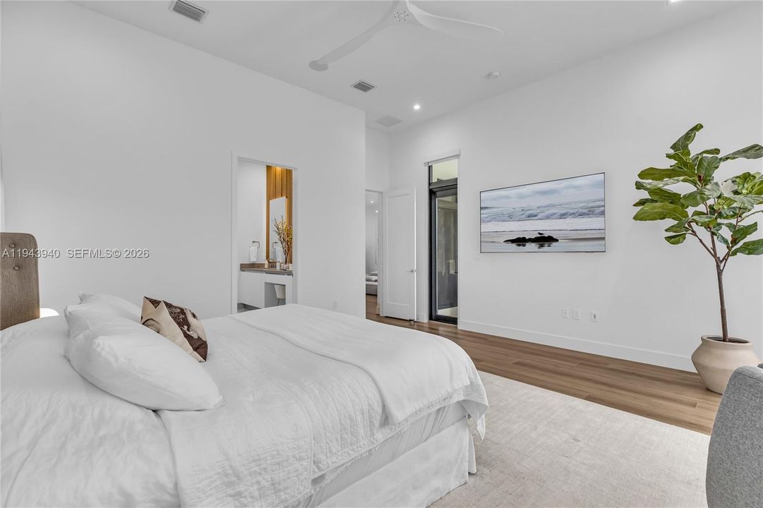 Activo con contrato: $2,490,000 (5 camas, 6 baños, 4314 Pies cuadrados)