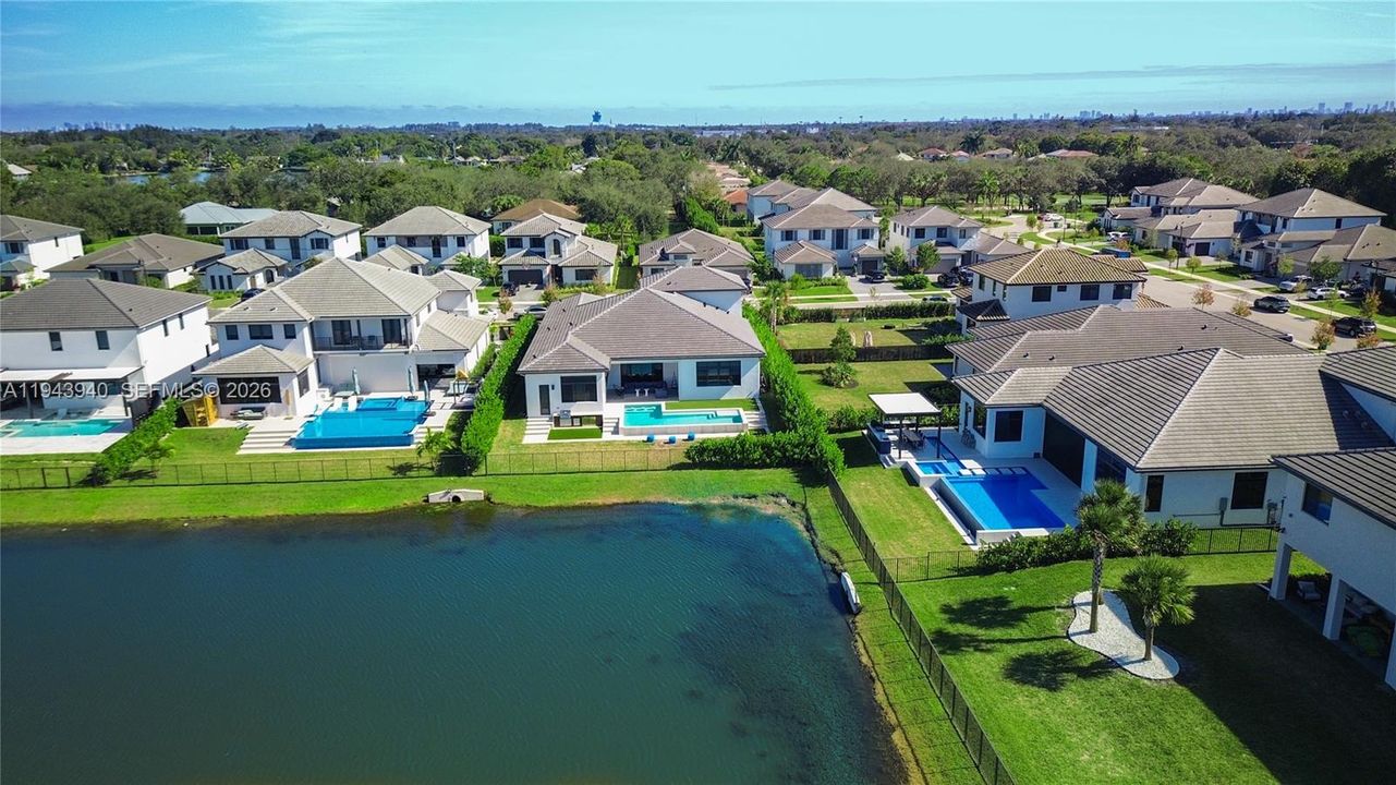 Activo con contrato: $2,490,000 (5 camas, 6 baños, 4314 Pies cuadrados)