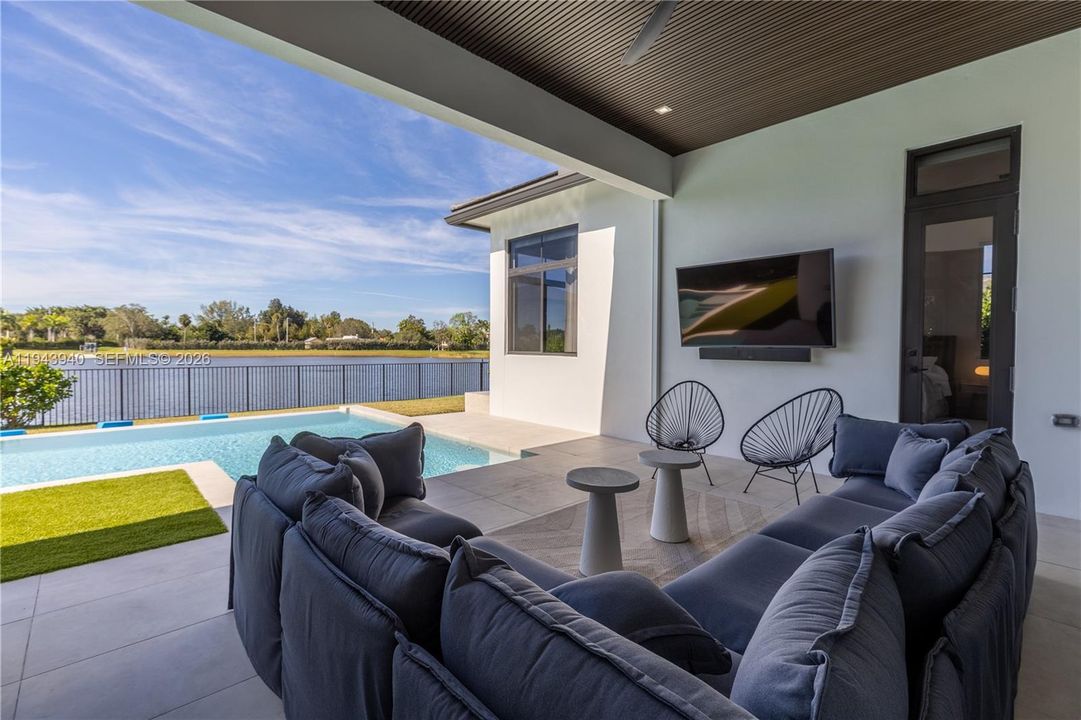 Activo con contrato: $2,490,000 (5 camas, 6 baños, 4314 Pies cuadrados)
