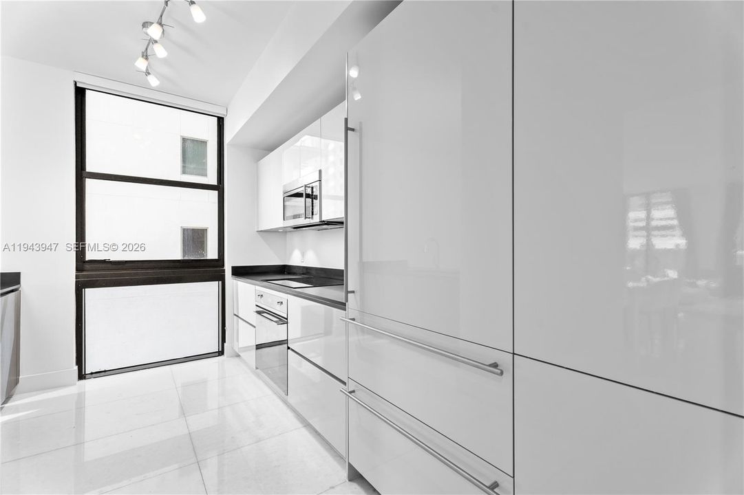 For Sale: $1,325,000 (3 beds, 3 baths, 1778 Square Feet)