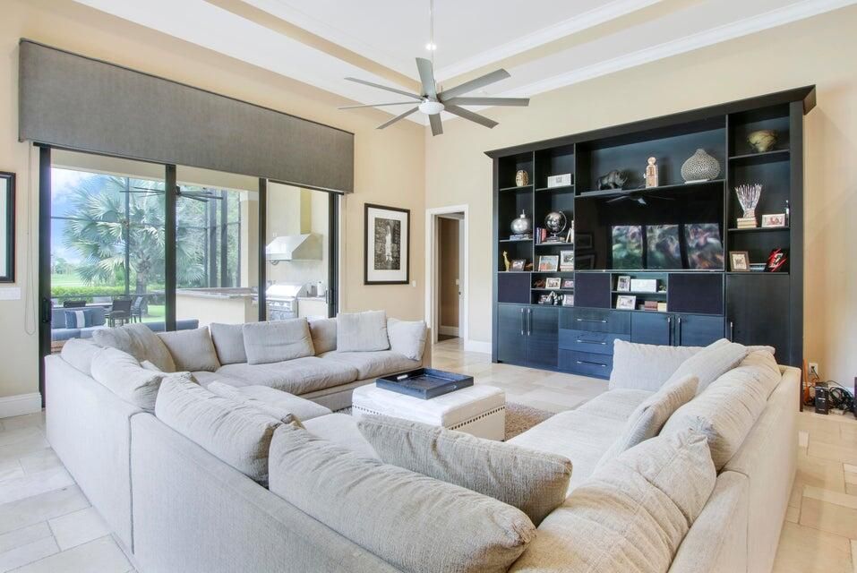Family Room 2 18337