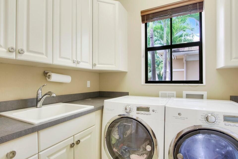 Laundry Room 18337