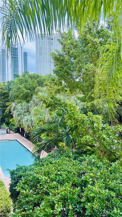 For Sale: $495,000 (2 beds, 2 baths, 1024 Square Feet)