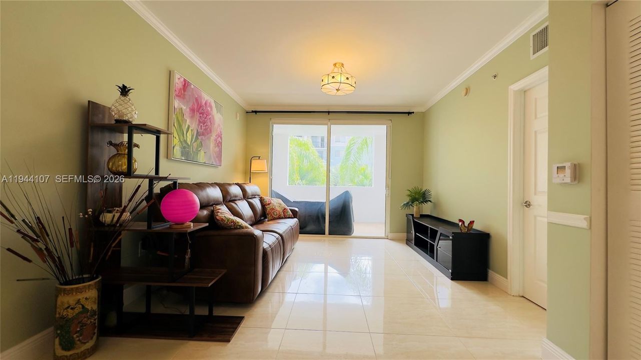 For Sale: $495,000 (2 beds, 2 baths, 1024 Square Feet)