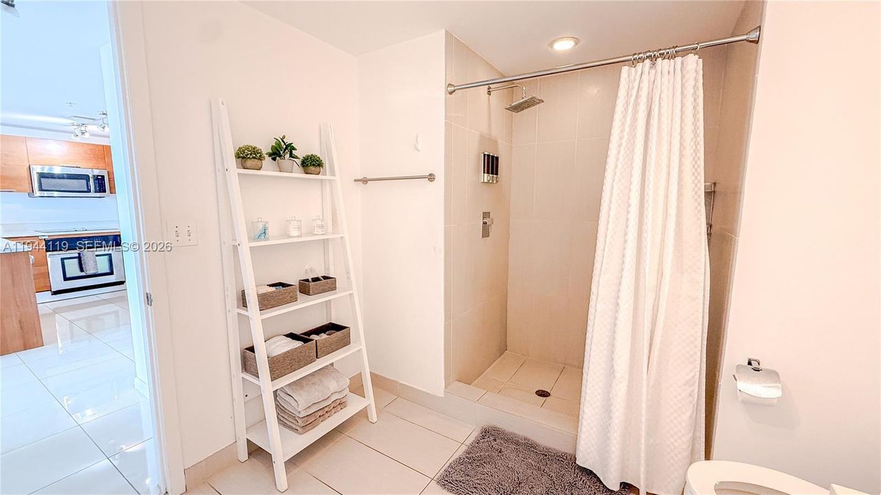 For Sale: $489,000 (1 beds, 1 baths, 755 Square Feet)