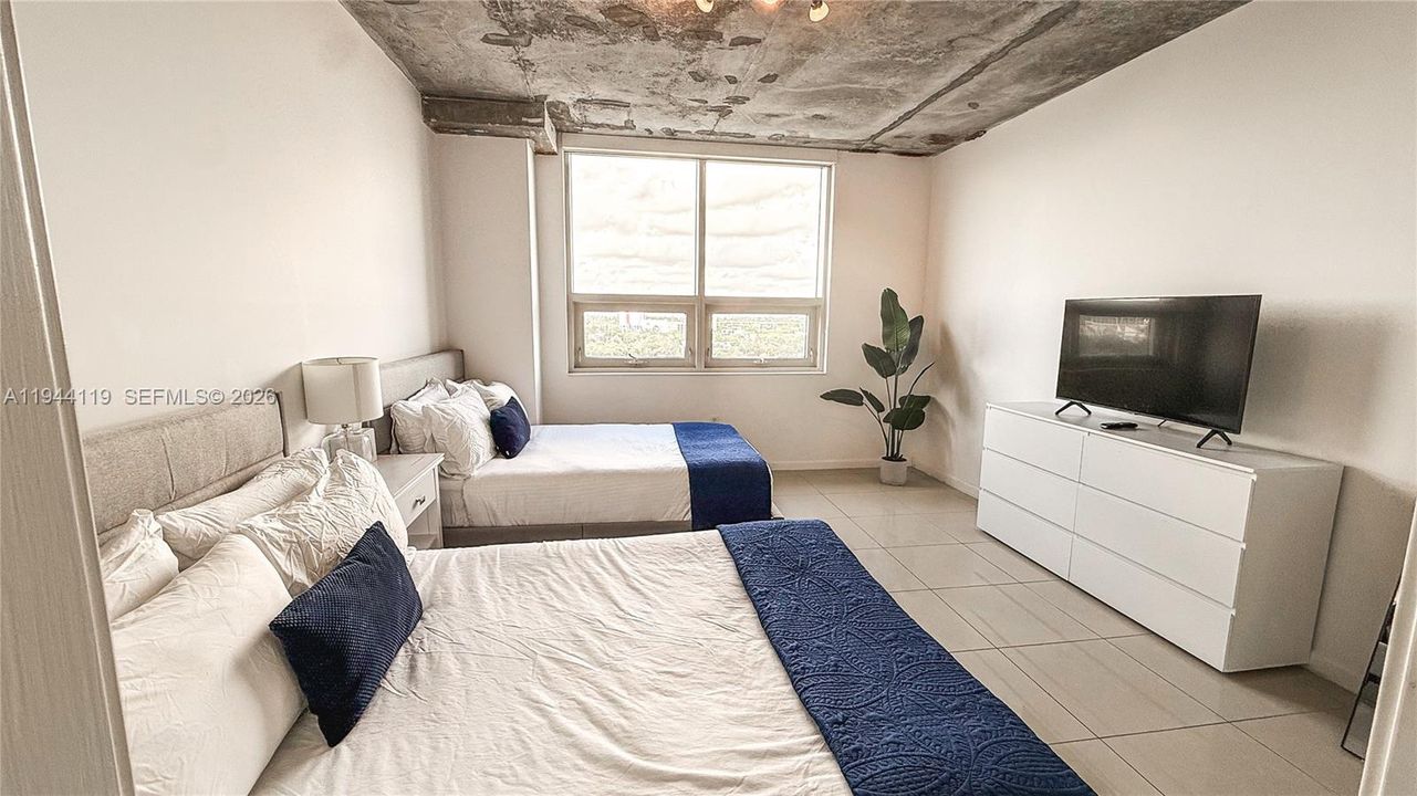 For Sale: $489,000 (1 beds, 1 baths, 755 Square Feet)
