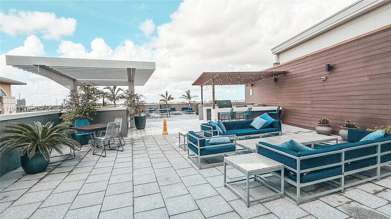 For Sale: $489,000 (1 beds, 1 baths, 755 Square Feet)