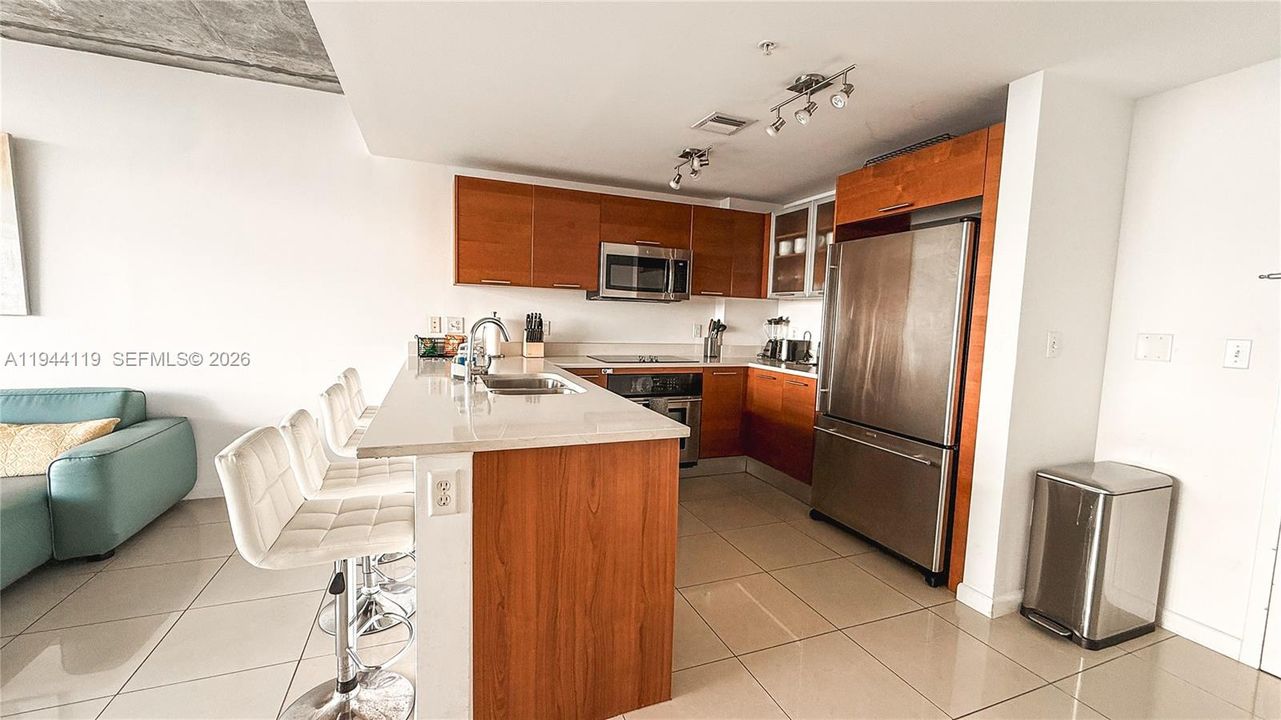 For Sale: $489,000 (1 beds, 1 baths, 755 Square Feet)