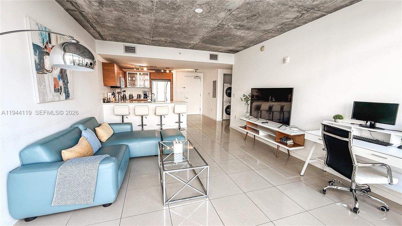 For Sale: $489,000 (1 beds, 1 baths, 755 Square Feet)