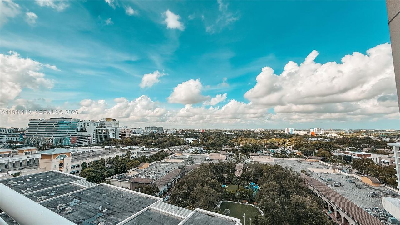 For Sale: $489,000 (1 beds, 1 baths, 755 Square Feet)