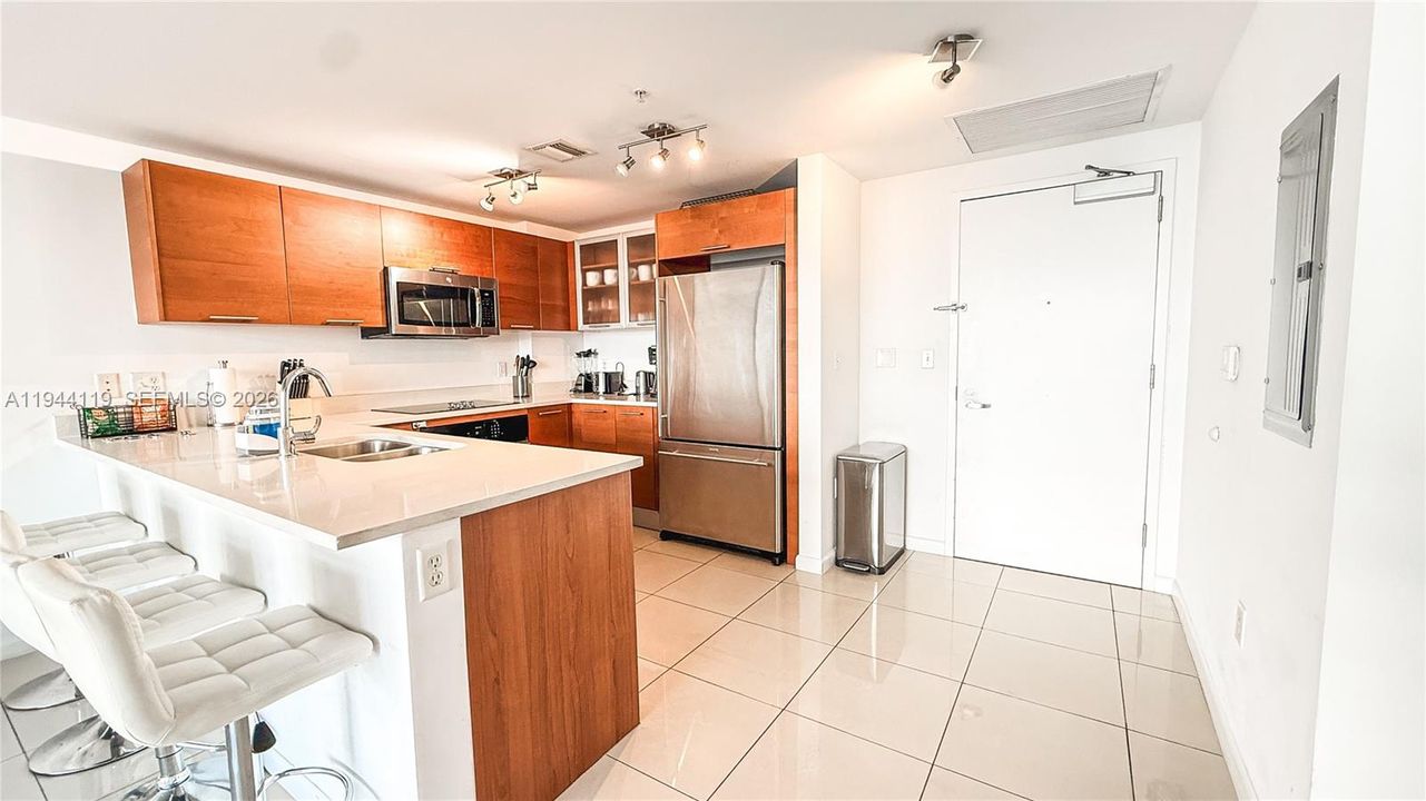 For Sale: $489,000 (1 beds, 1 baths, 755 Square Feet)