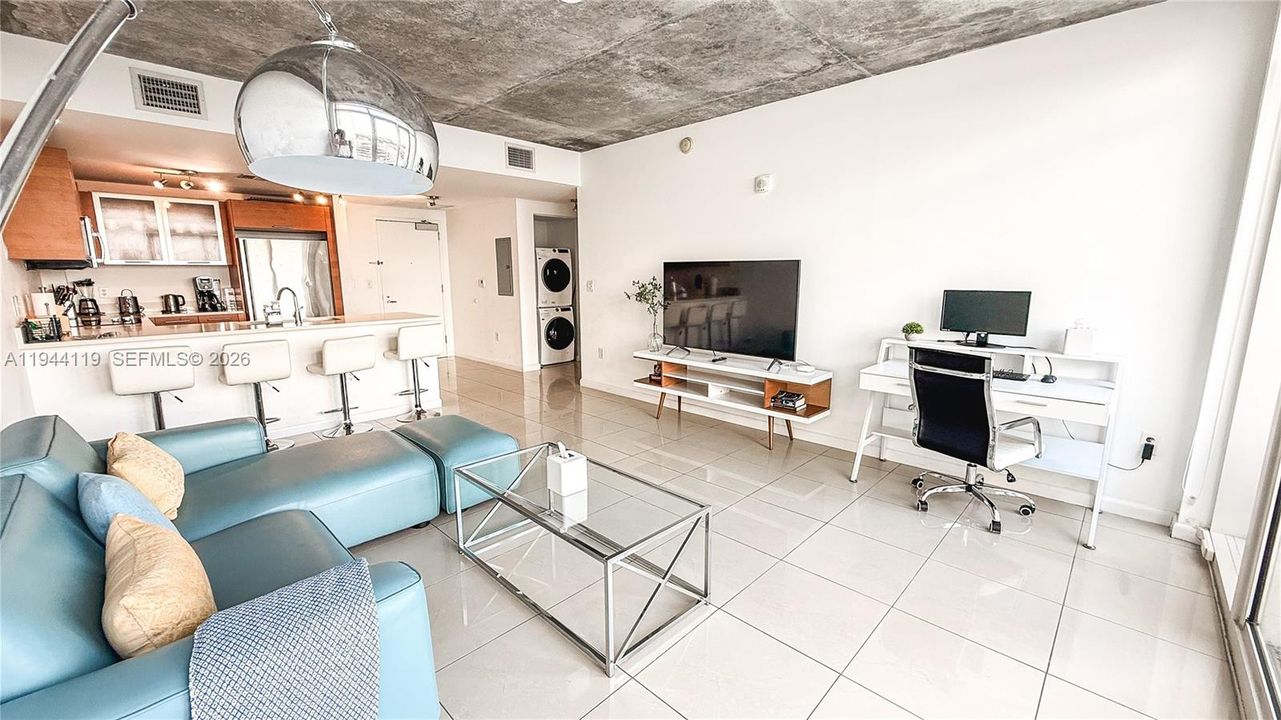 For Sale: $489,000 (1 beds, 1 baths, 755 Square Feet)