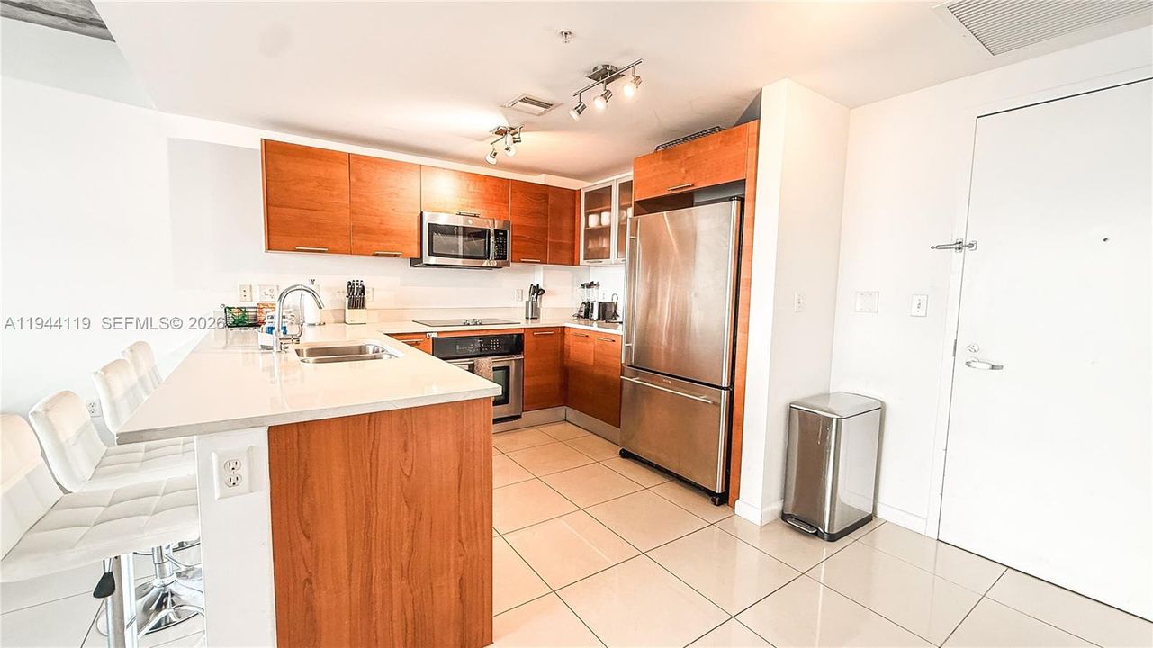 For Sale: $489,000 (1 beds, 1 baths, 755 Square Feet)