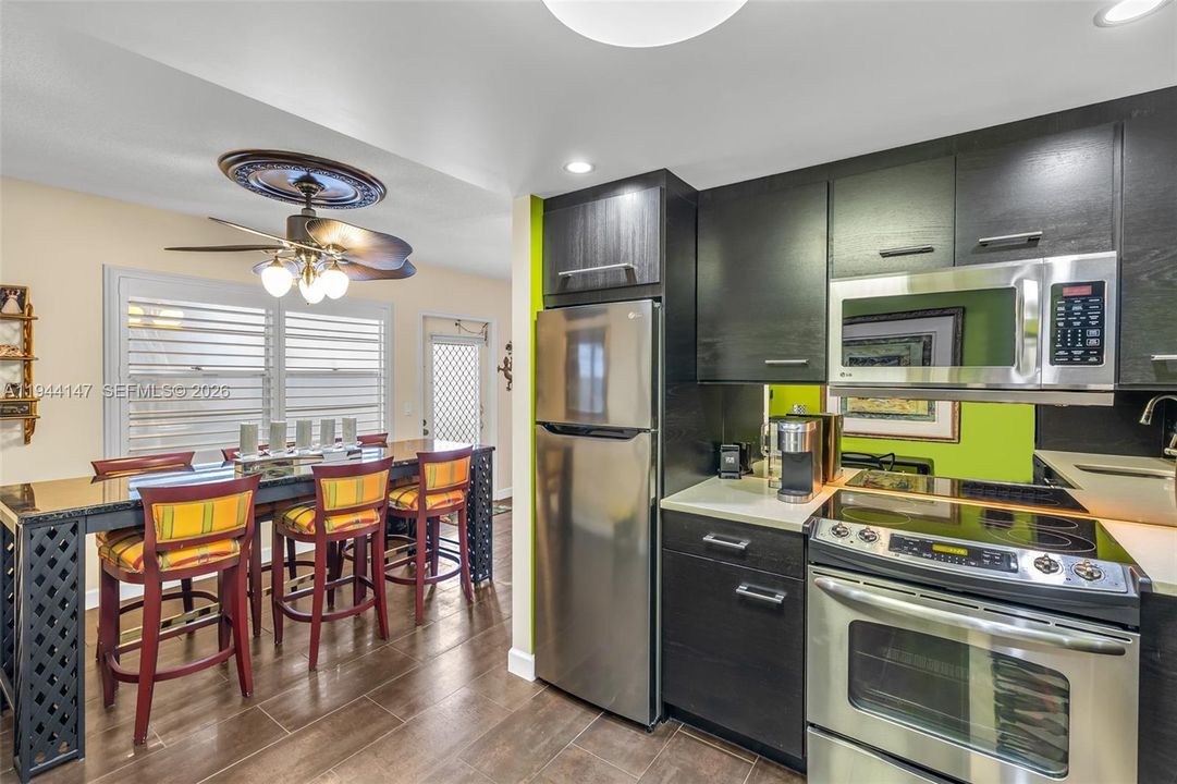 Active With Contract: $274,000 (2 beds, 2 baths, 1000 Square Feet)