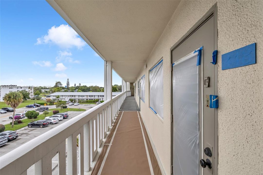 Active With Contract: $274,000 (2 beds, 2 baths, 1000 Square Feet)