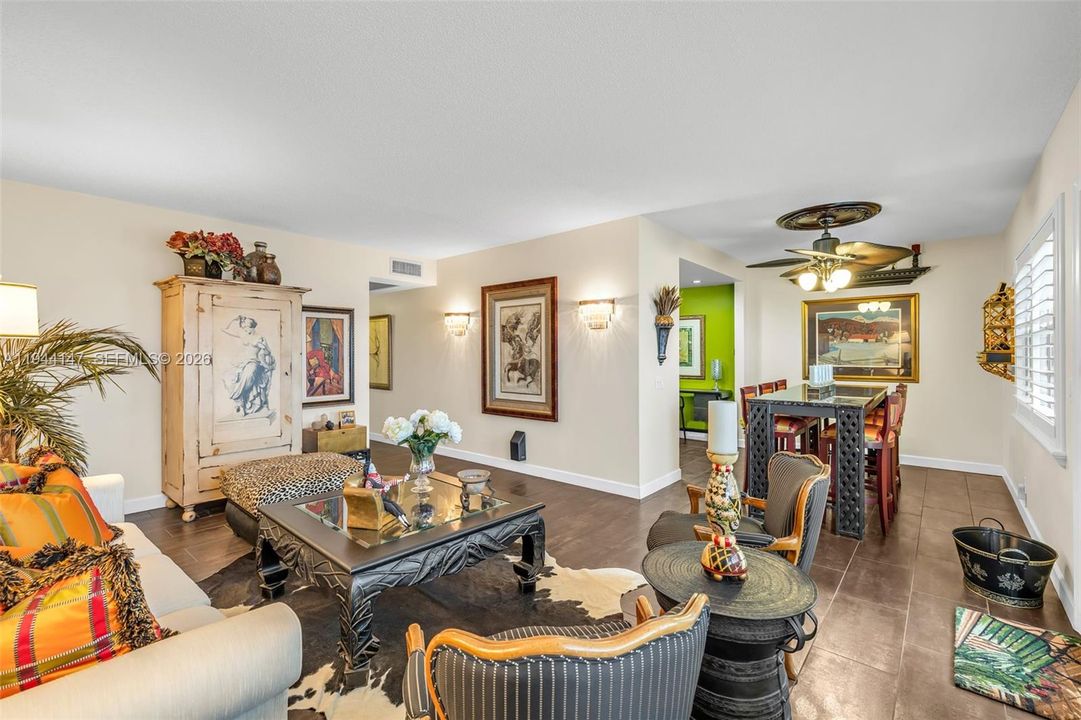 Active With Contract: $274,000 (2 beds, 2 baths, 1000 Square Feet)
