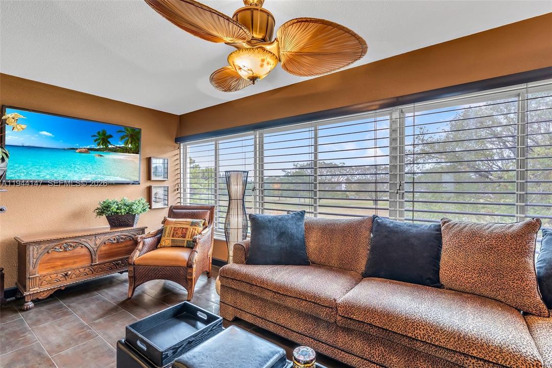 Active With Contract: $274,000 (2 beds, 2 baths, 1000 Square Feet)