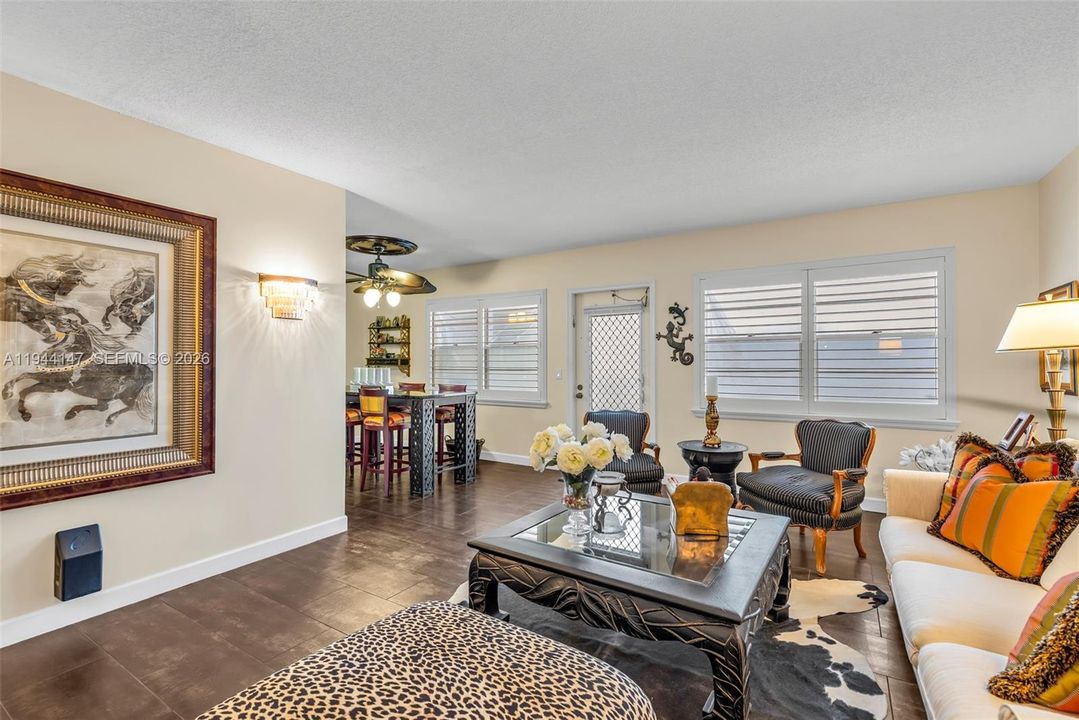 Active With Contract: $274,000 (2 beds, 2 baths, 1000 Square Feet)