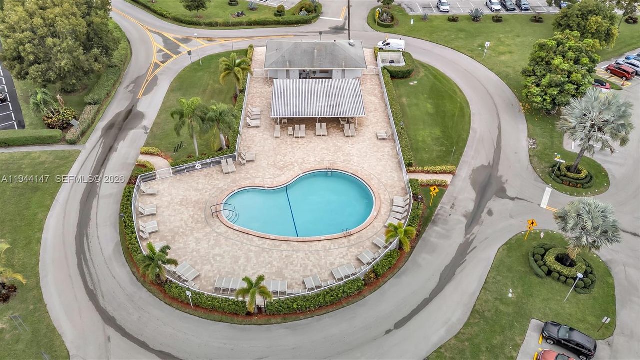 Active With Contract: $274,000 (2 beds, 2 baths, 1000 Square Feet)