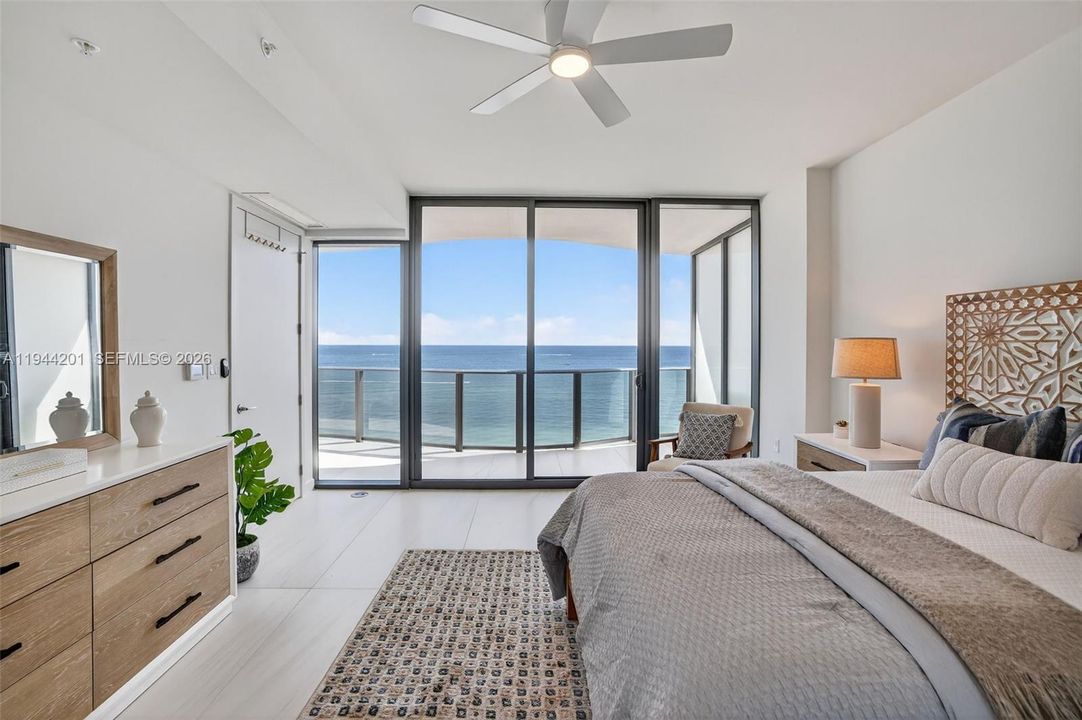 En Venta: $3,399,000 (4 camas, 3 baños, 2590 Pies cuadrados)