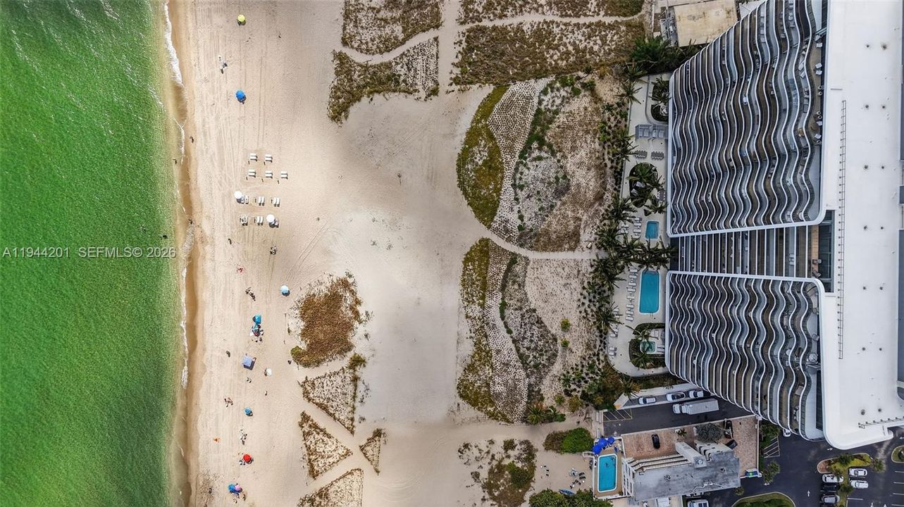 En Venta: $3,399,000 (4 camas, 3 baños, 2590 Pies cuadrados)