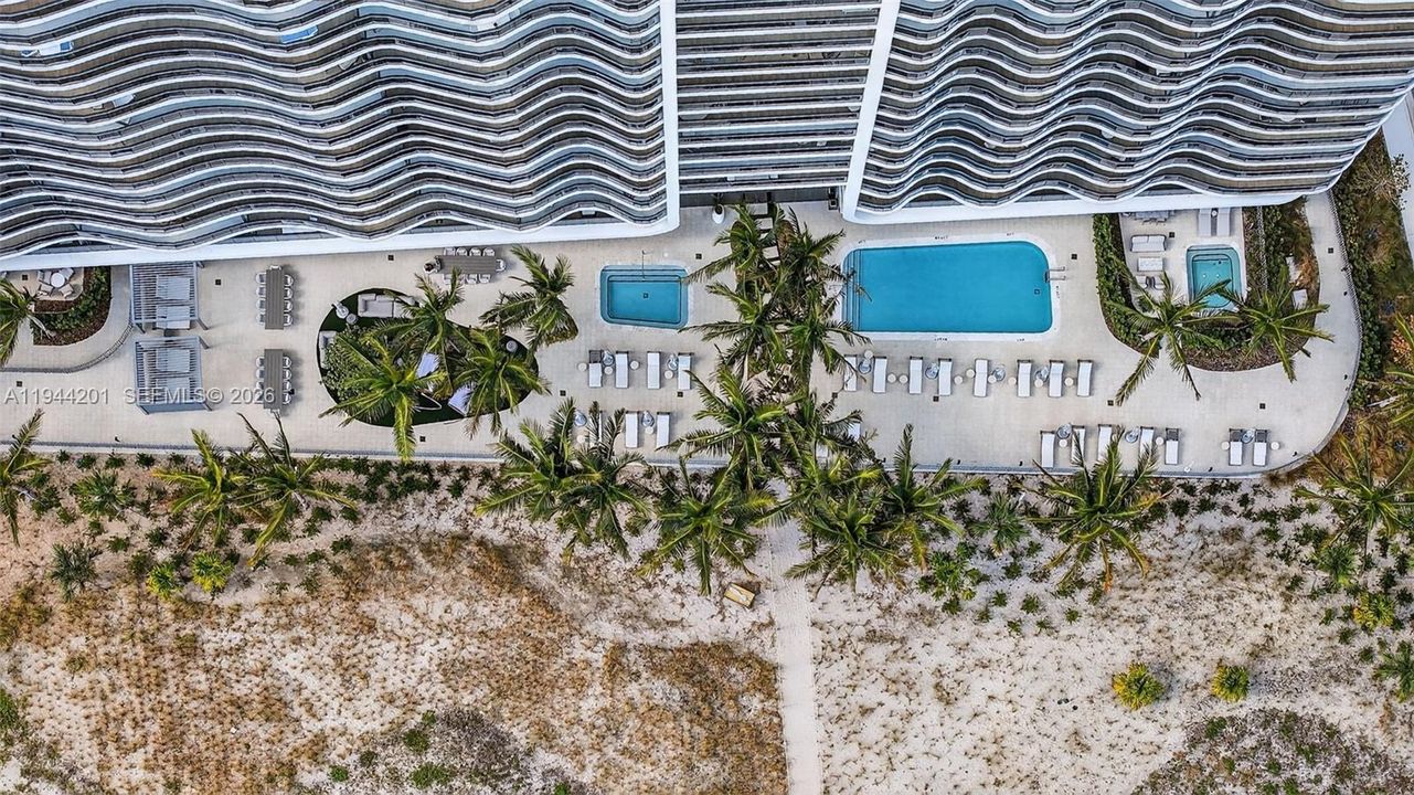 En Venta: $3,399,000 (4 camas, 3 baños, 2590 Pies cuadrados)