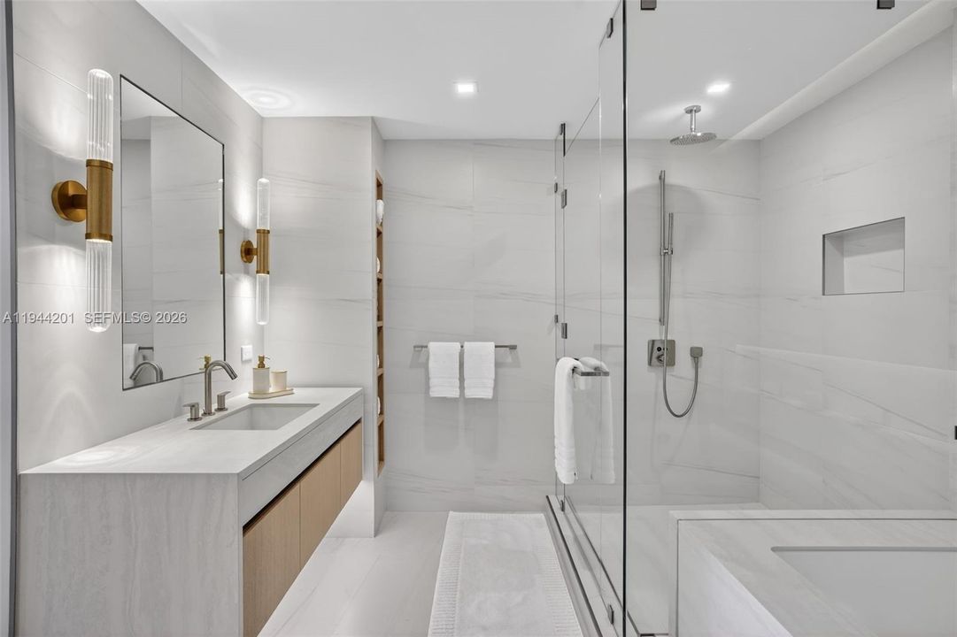 En Venta: $3,399,000 (4 camas, 3 baños, 2590 Pies cuadrados)