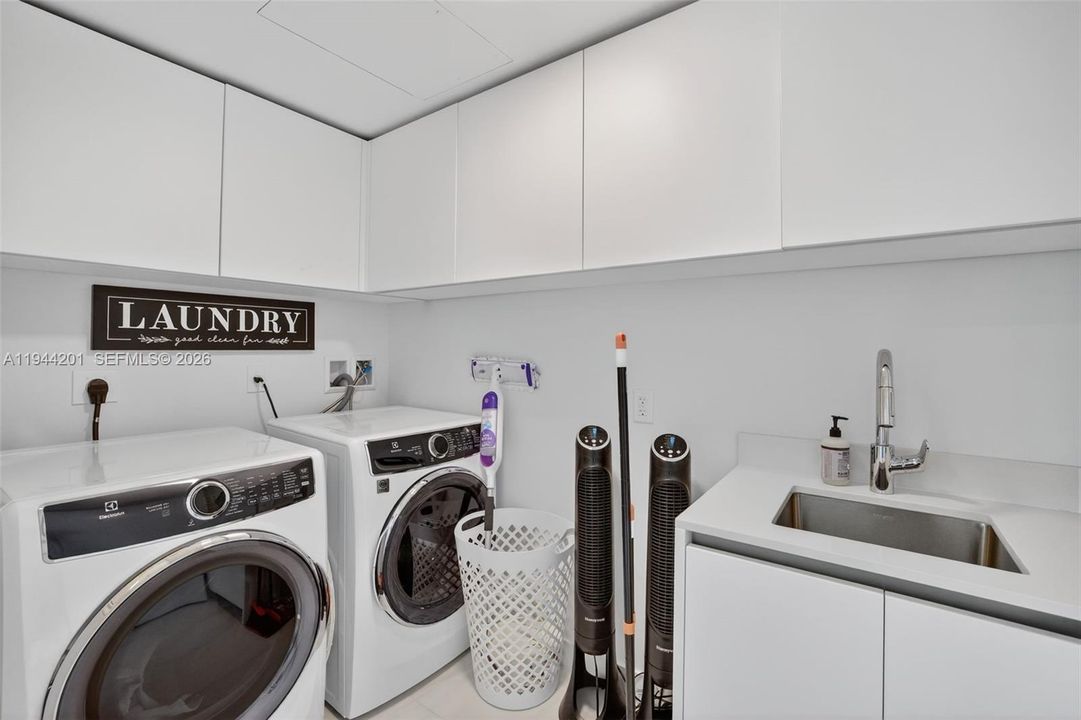 En Venta: $3,399,000 (4 camas, 3 baños, 2590 Pies cuadrados)