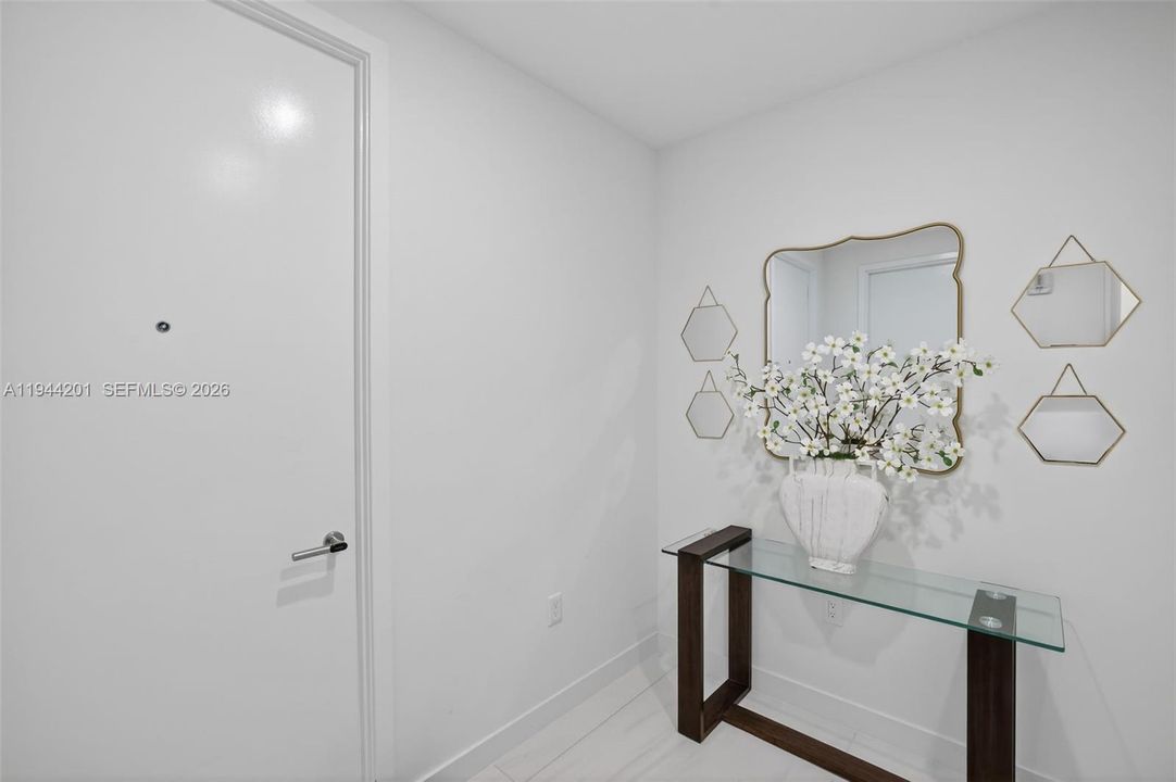 En Venta: $3,399,000 (4 camas, 3 baños, 2590 Pies cuadrados)