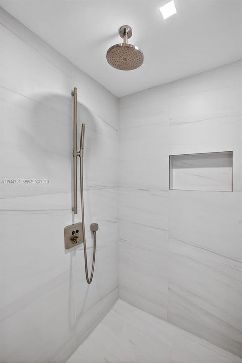 En Venta: $3,399,000 (4 camas, 3 baños, 2590 Pies cuadrados)