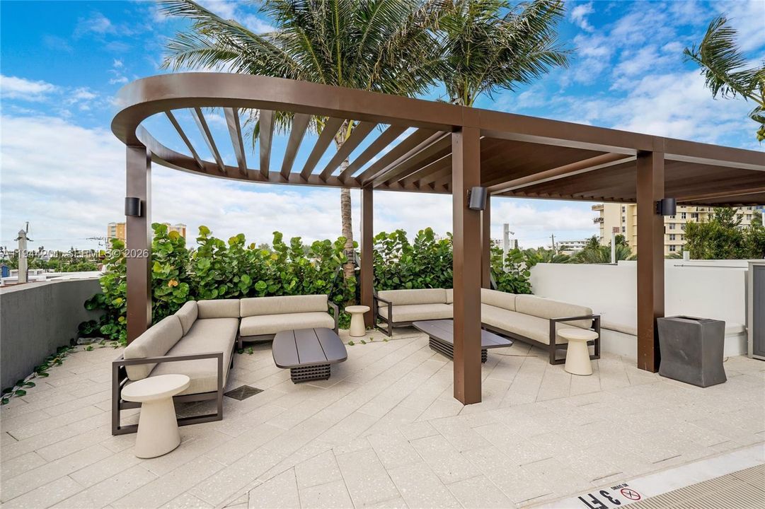 En Venta: $3,399,000 (4 camas, 3 baños, 2590 Pies cuadrados)