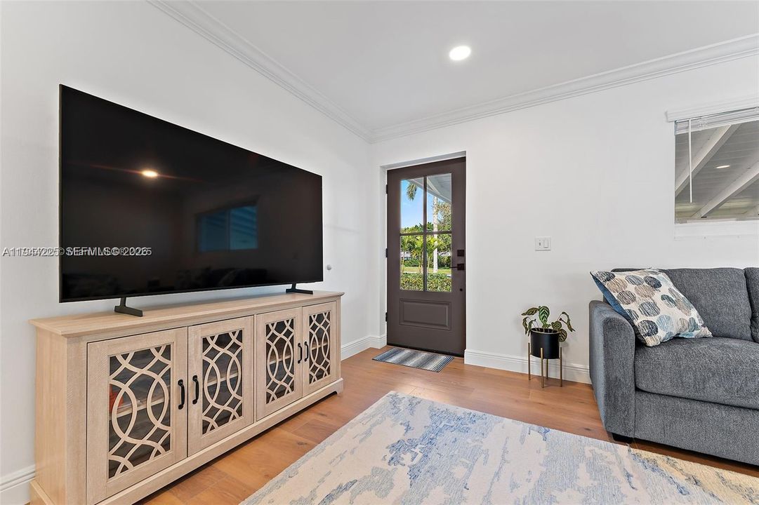 For Rent: $6,500 (3 beds, 2 baths, 1225 Square Feet)