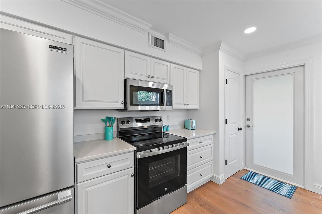 For Rent: $6,500 (3 beds, 2 baths, 1225 Square Feet)