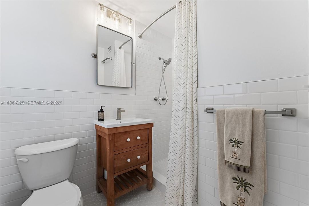 For Rent: $6,500 (3 beds, 2 baths, 1225 Square Feet)