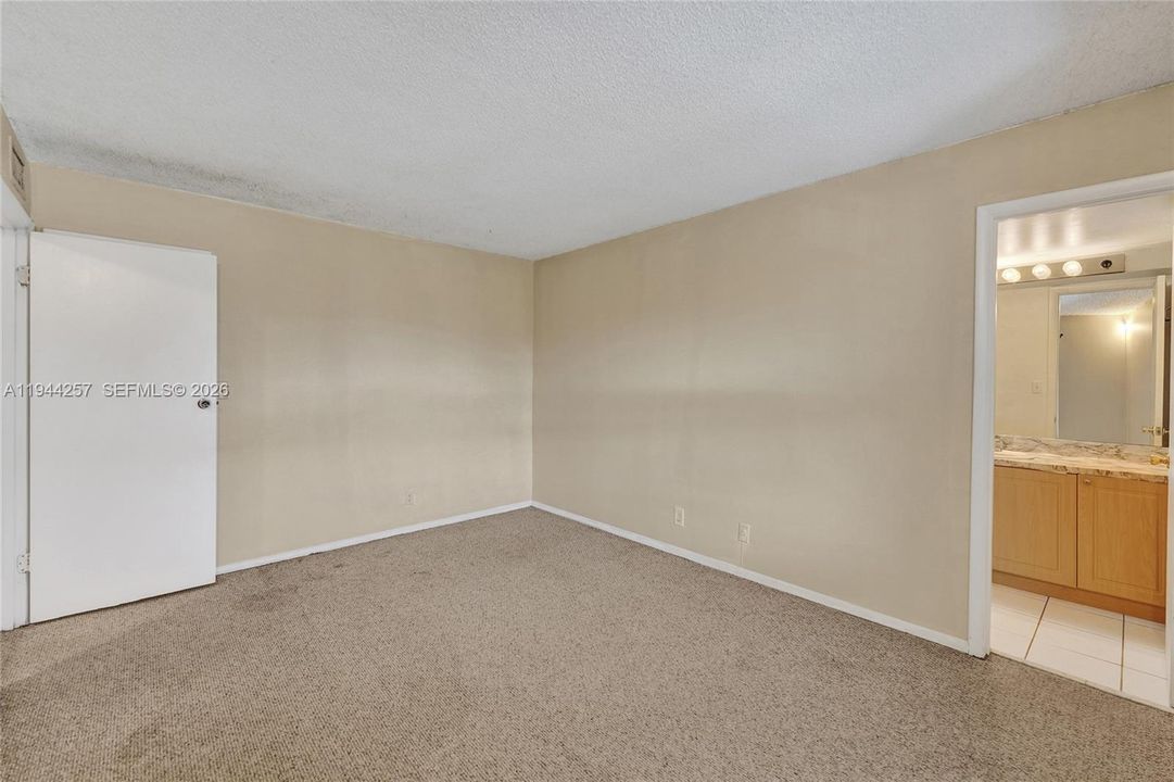 En Venta: $229,900 (2 camas, 2 baños, 1007 Pies cuadrados)