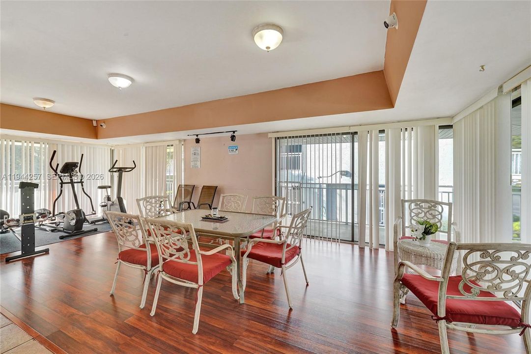 En Venta: $229,900 (2 camas, 2 baños, 1007 Pies cuadrados)