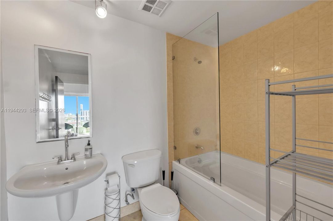 For Sale: $420,000 (2 beds, 2 baths, 1010 Square Feet)