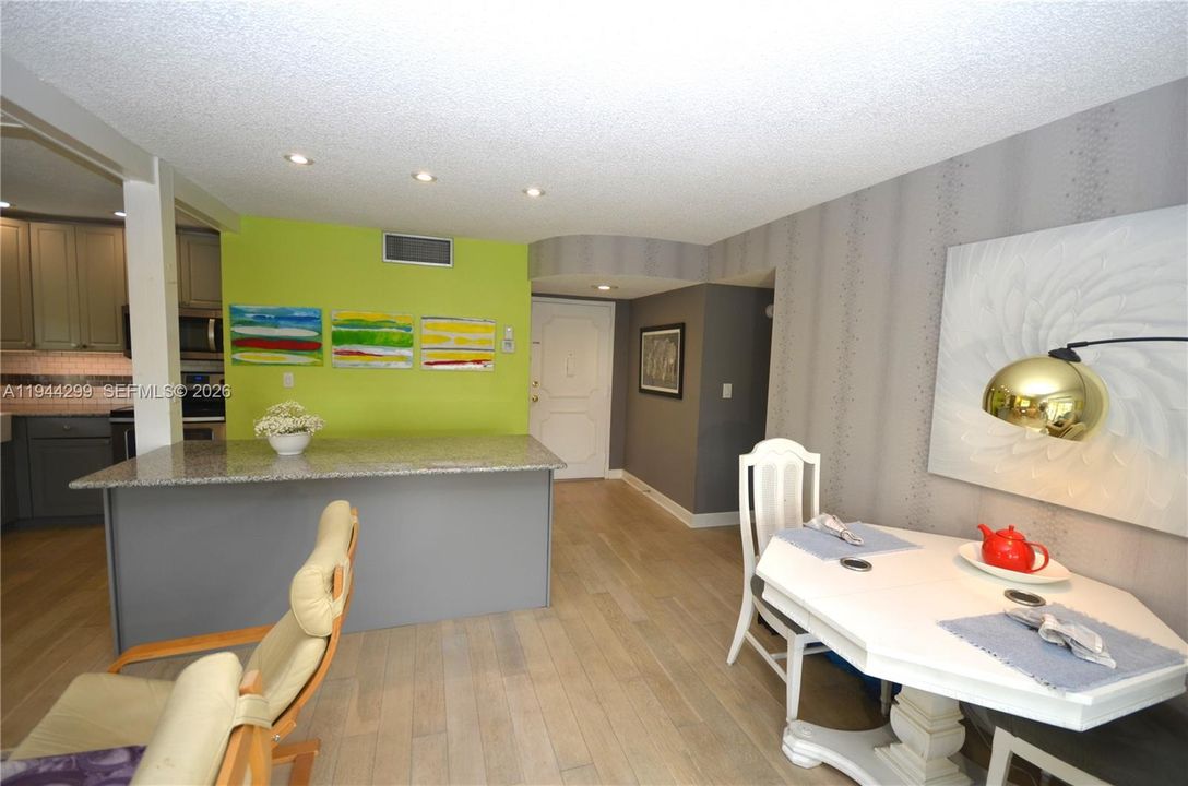 For Sale: $130,000 (2 beds, 2 baths, 940 Square Feet)