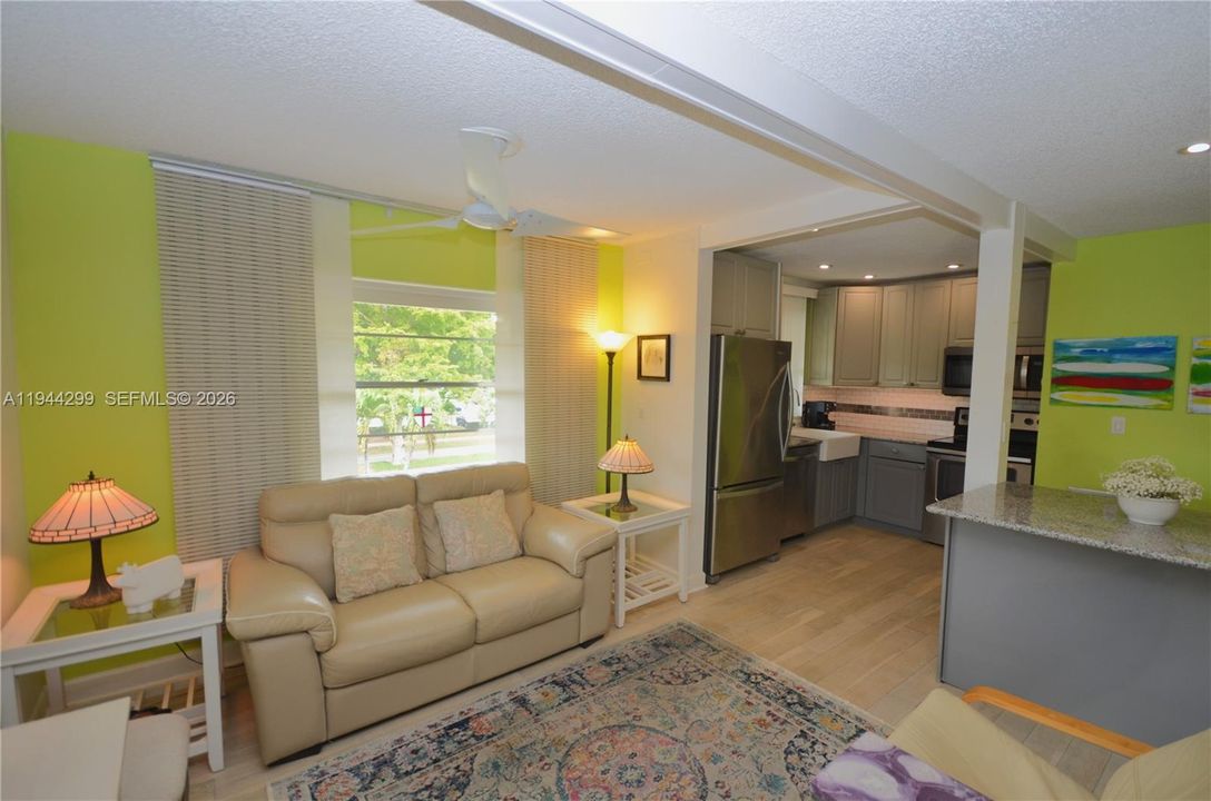 For Sale: $130,000 (2 beds, 2 baths, 940 Square Feet)