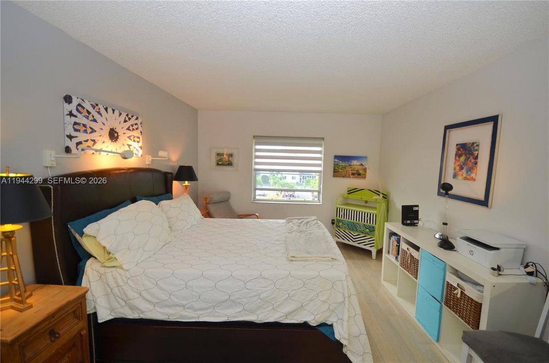 For Sale: $130,000 (2 beds, 2 baths, 940 Square Feet)