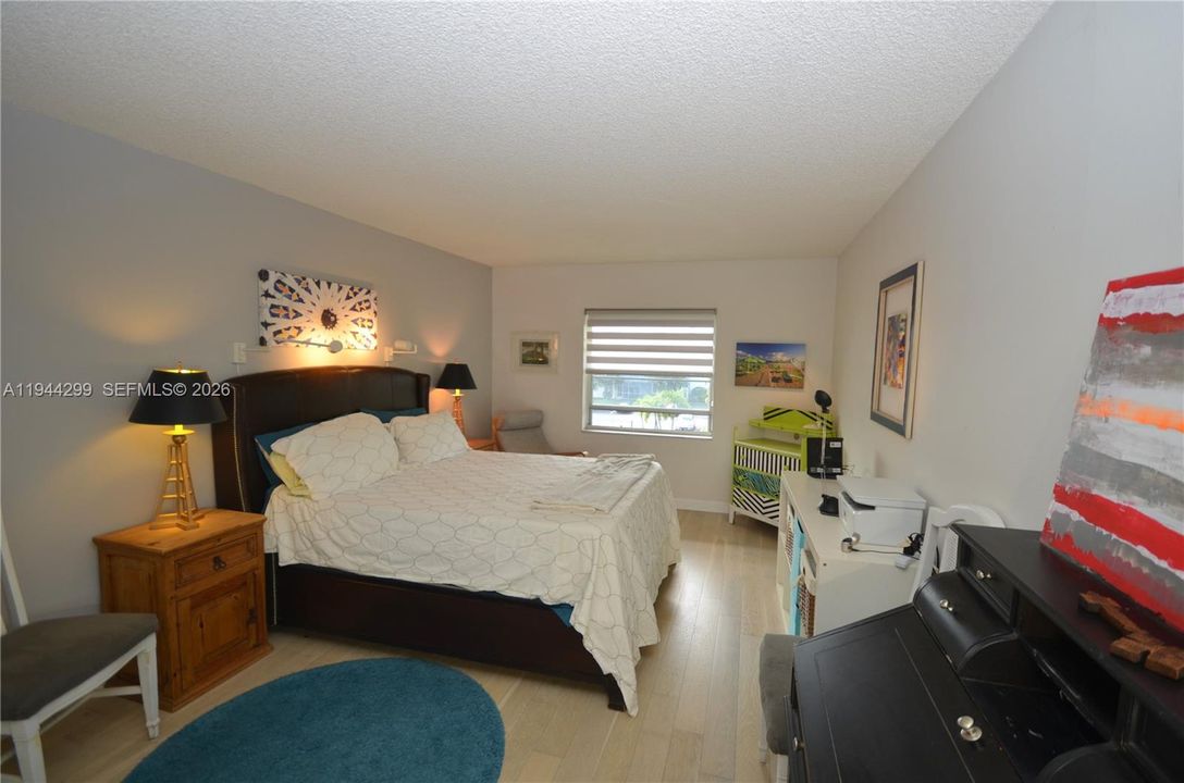 For Sale: $130,000 (2 beds, 2 baths, 940 Square Feet)