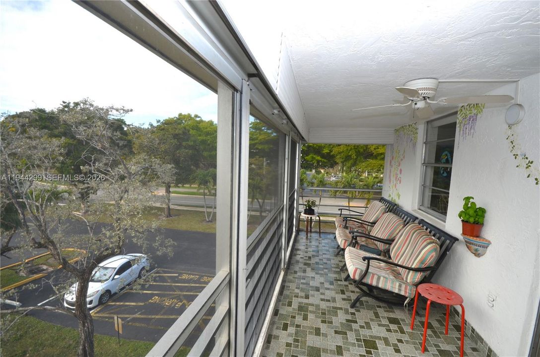 For Sale: $130,000 (2 beds, 2 baths, 940 Square Feet)