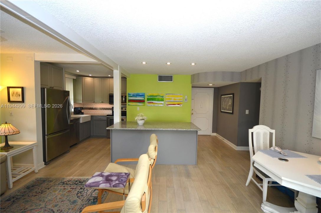 For Sale: $130,000 (2 beds, 2 baths, 940 Square Feet)